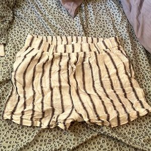 Love tree shorts with pockets and black and brown stripes.